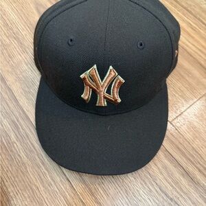 NY Yankees Vintage Hat Fitted 7 3/4 Cap Made In USA DeadStock Never Worn NWT